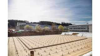 Baustart für das neue Logistikzentrum von Auer. Das Unternehmen gibt für 90 Prozent seines Kunststoffbehälter-Sortiments eine 24-Stunden-Versandgarantie. (Auer)