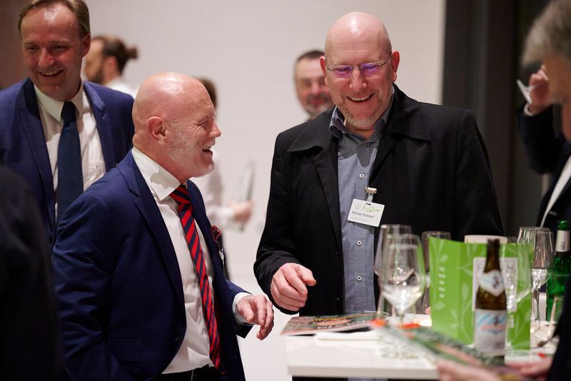 Impressionen vom ELEKTRONIKPRAXIS Frühlingsfest 2023 im Ketterer Kunst mit der Verabschiedung von Johann Wiesböck.  (Bild: © EYE AM CHRIS)