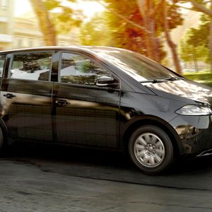 Sono Motors hat das Außendesign des E-Autos Sion vollendet. Die Solarzellen sind nun flächig in die Außenhaut eingearbeitet.