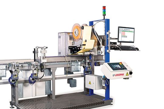 Je nach Anforderung ist „LogoSoft“ in der Lage, alle wichtigen Print-and-Apply-Szenarien abzubilden: die Etikettierung in Echtzeit, die Serienetikettierung und die direkte Synchronisation von ERP- oder MES-Datenbank und Etikettierer. Je nach Anforderung ist „LogoSoft“ in der Lage, alle wichtigen Print-and-Apply-Szenarien abzubilden: die Etikettierung in Echtzeit, die Serienetikettierung und die direkte Synchronisation von ERP- oder MES-Datenbank und Etikettierer.
