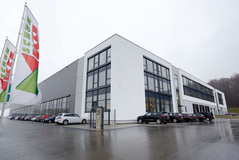 Die Schuh und Sport Mücke GmbH ist mit insgesamt 14 Filialen in Bayern vertreten. Schuhe, Sportbekleidung und Accessoires umfasst ihr Sortiment. (Bild: Meta)
