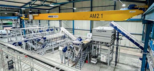 Rymoplast hat im sächsischen Markrandstädt bei Leipzig in ein Recyclingwerk investiert. Dort wird aus Kunsstofffolien wieder hochwertiges Granulat hergestellt. Doch dafür muss das Thermomanagement der Verarbeitungssysteme passen. Technotrans hatte die richtige Antwort ...(Bild:  Rymoplast)