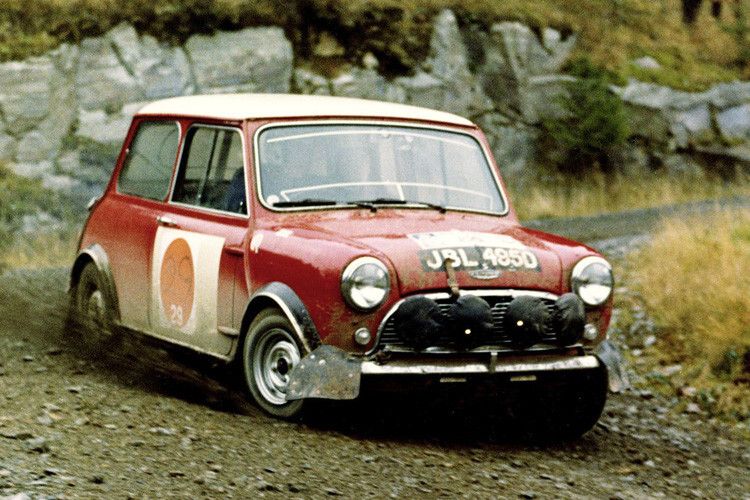 Der Mini hat auch große Erfolge im Motorsport vorzuweisen: So war der Mini Cooper S dreifacher Sieger der legendären Rallye Monte Carlo in den Jahren 1964 (Paddy Hopkirk), 1965 (Timo Mäkinen) und 1967 (Rauno Aaltonen). (Foto: Mini)