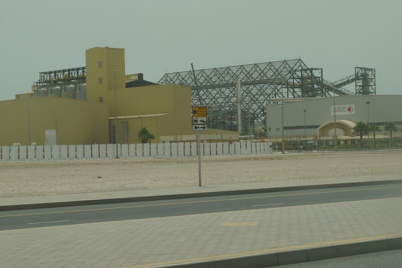 Lauscha hat sich neben der größten Zuckerfabrik des Nahen Ostens angesiedelt. Im Gegensatz zu vielen anderen Ländern können Investoren in Bahrain zu 100% Eigentümer ihrer Firma bleiben und benötigen keinen lokalen Partner. (Bild: Stephan/PROCESS)