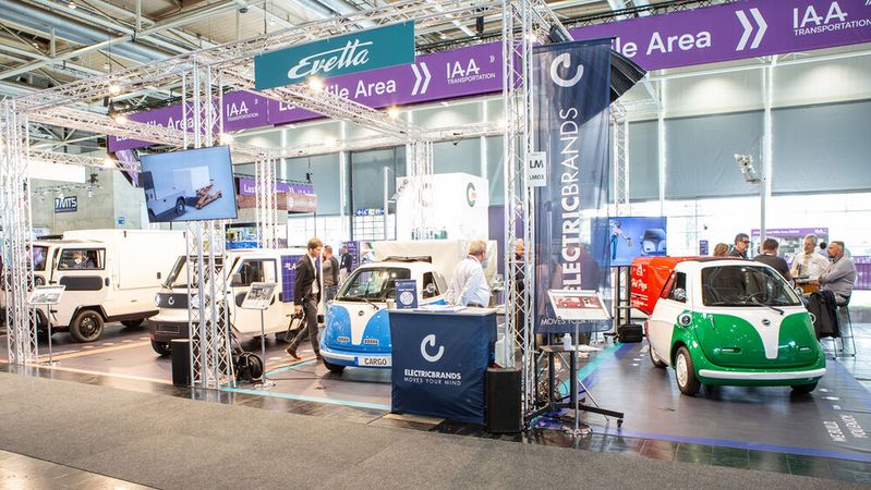Der Mobilitätsanbieter Electric Brands hat auf der diesjährigen IAA Transportation unter anderem den „X-Bus S“ und die „Evetta Cargo“ vorgestellt. Der Mobilitätsanbieter Electric Brands hat auf der diesjährigen IAA Transportation unter anderem den „X-Bus S“ und die „Evetta Cargo“ vorgestellt.