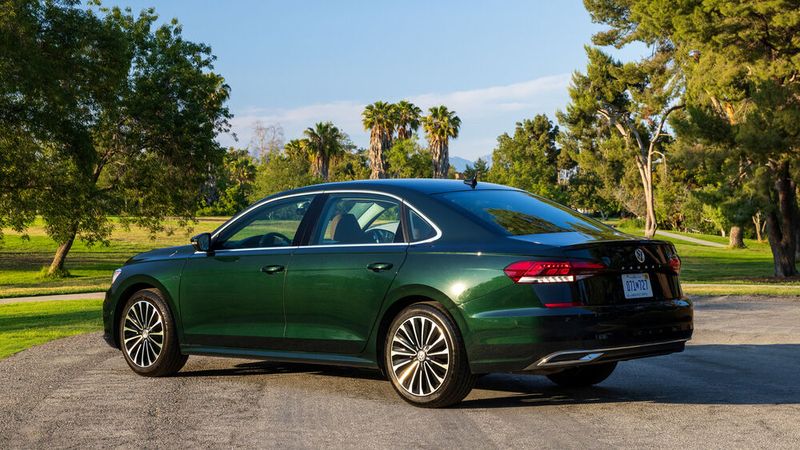 Der in Wolfsburg messerscharf am amerikanischen Geschmack vorbei entwickelte US-Passat kam zu einer Zeit in den Handel, als die SUV-Flut schon nicht mehr aufzuhalten war. (Bild: VW)