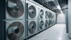 Der Cyber Resiliance Act und die Anforderungen legt der Norm IEC 62443 fest, die wichtigste Sicherheitsnorm der Automatisierungsindustrie, haben direkte Auswirkungen auf die Steuerungen von Industrie-Anlagen, aber auch auf die von Gewerken in Rechenzentren.  (Bild: Alfazet Chronicles - stock.adobe.com / KI-generiert)