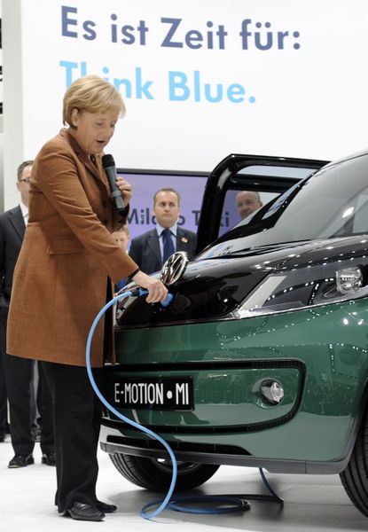 Bundeskanzlerin tankt umweltfreundlich. (Archiv: Vogel Business Media)