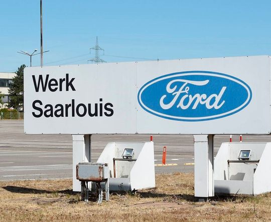 Die 1.700 Ford-Mitarbeiter aus Saarlouis, die in den nächsten Monaten ihren Job verlieren werden, können jetzt aufatmen. Fenn der Schritt in eine Transfergesellschaft ist geschafft, wie Ford der dpa sagte. Hier mehr zu den Details ...(Bild:  Ford)