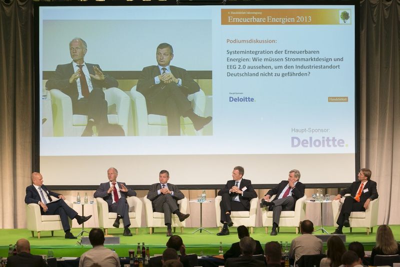 Klaus Stratmann (Handelsblatt), Rainer Baake (Agora), Boris Schucht (50Hertz Transmission), Dr. Carsten Rolle (BDI) und Dietmar Schütz (BEE ). (Bild: Euroforum Deutschland)