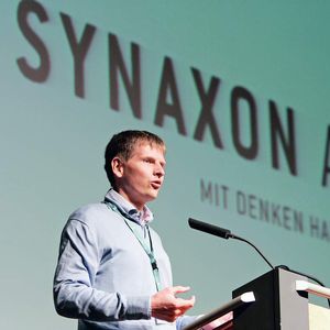 Frank Roebers, Vorstandsvorsitzender von Synaxon, bei der Eröffnungsrede zur ersten SynIT 2007.