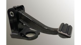 Vollkunststoff-Bremspedal für einen batterieelektrischen Sportwagen mit einem Einleger aus dem endlosfaserverstärkten, thermoplastischen Verbundwerkstoff Tepex dynalite von LANXESS. (Lanxess)