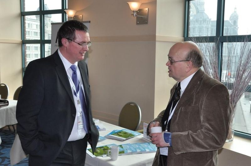 Im Bild von links: Andy Crosland, SIS Business Development Manager, Europe, Emerson Process Management Ltd. und Peter J. Kindt, Sr. Process Automation Associate, Dow Benelux B.V  (Bild: F.Jablonski/PROCESS)