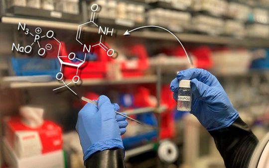 Beispiel eines komplizierten Biomoleküls aus der Gruppe der funktionalisierten Nucleotide, hergestellt über das Verfahren des Arbeitskreises Weigand aus herkömmlicher Phosphorsäure. Beispiel eines komplizierten Biomoleküls aus der Gruppe der funktionalisierten Nucleotide, hergestellt über das Verfahren des Arbeitskreises Weigand aus herkömmlicher Phosphorsäure.
