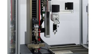 Mit dem „Automated Lab EXpert“ (Alex) erweitert Zwick-Roell die Prüfmaschine Zwickiline um eine kompakte Automatisierung für Zug- und Biegeversuche bis fünf Kilonewton an Kunststoffen aller Art. Lesen Sie ...  (Bild: Zwick-Roell)