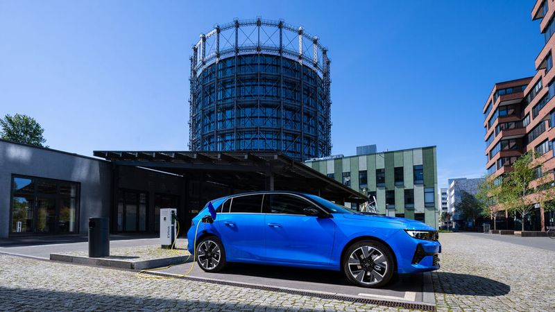 Der vollelektrische Astra hat eine WLTP-Reichweite von 418 Kilometern. (Bild: Opel)