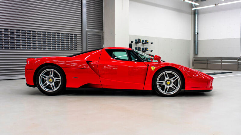 ... einem Ferrari Enzo aus dem Jahr 2004 ... (Tom Hartley Jnr.)