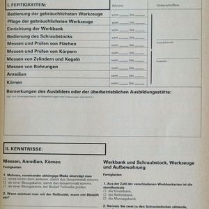 Generationen von Kfz-Lehrlingen fürchteten ihn. Besser gesagt den theoretischen Teil von Zwischen- und die Abschlussprüfung. Denn dann musste er da sein, der Kenntnisnachweis und allen voran die Berichtshefte.(Bild:  Vogel)