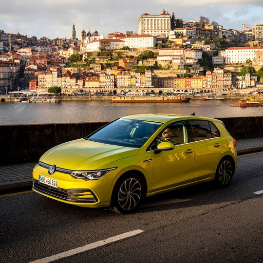 In guten Monaten ist der VW Golf in Deutschland schon mal für deutlich über 15.000, manchmal gar 20.000 Neuzulassungen gut. Im April kam er nun auf gerade einmal 5.681.(Bild:  Volkswagen)