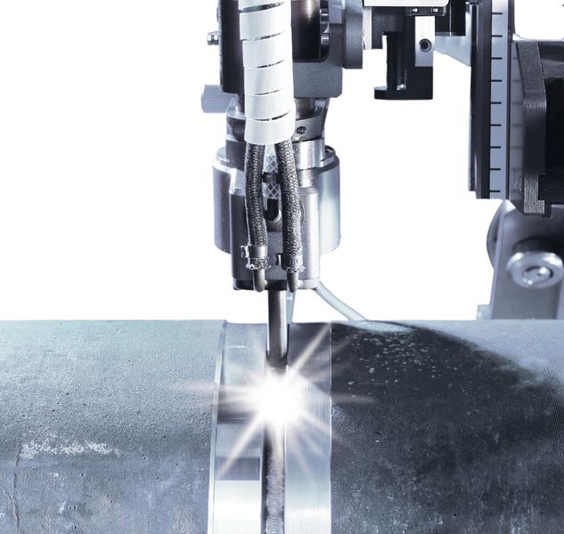 Brennermodule des Typs V2/V3 für das Engspaltschweißen bei Nahtdicken bis 100 mm. (Bild: Polysoude)