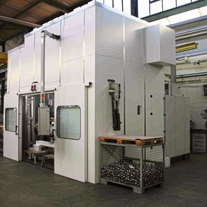 Um die Rüstzeiten zu verkürzen und die Ausbringungsmenge zu erhöhen, hat die Karl Klink GmbH den Hochleistungs-Kugelkäfig-Stanzautomaten RT-HLKK1000 entwickelt. (Bild:  Karl Klink)