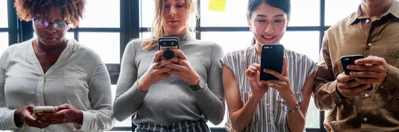 Für die jüngere Generation bringt die Digitalisierung vor allem positive Aspekte mit sich. (Bild:  SumUp)