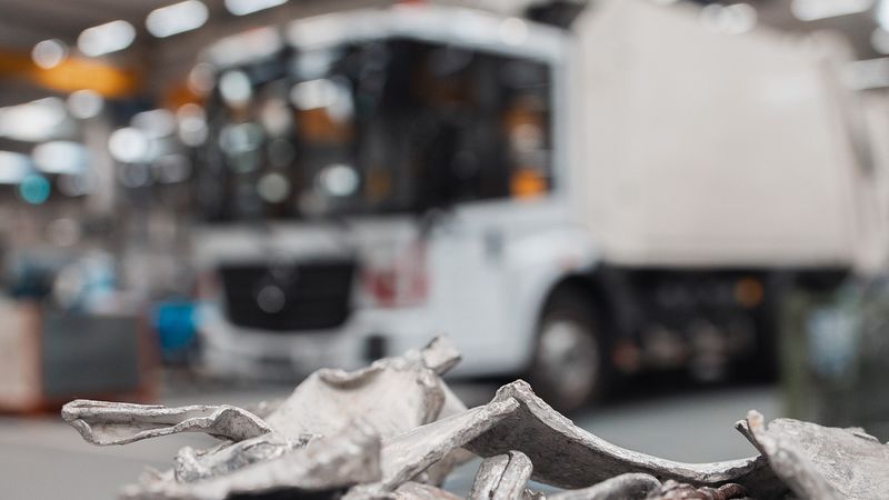 Ob strengere Umweltvorgaben, knappe Ressourcen oder technischer Modernisierungsdruck – wer in der Umweltbranche Verantwortung trägt, steht vor konkreten Aufgaben. Die IFAT Munich zeigt dafür herstellerübergreifende Lösungen.(Bild:  Mercedes-Benz Trucks)
