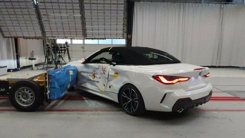 ... sowie die Cabrio-Version erhielten wie schon der technisch gleiche 3er ebenfalls eine Fünf-Sterne-Bewertung. (Bild: Euro NCAP)
