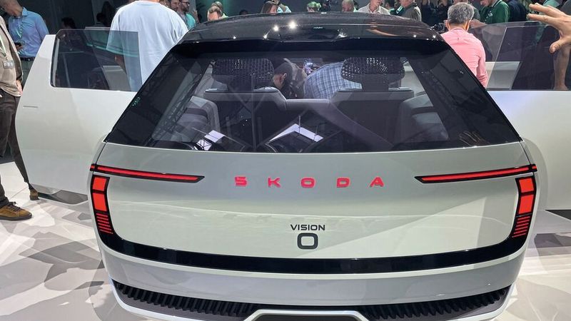 Die Kunden, die Skoda derzeit mit dem Octavia Kombi anspricht, sollen auch im Elektrozeitalter ein passendes Produkt finden. (Bild: Grimm – VCG)