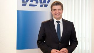 Der VDW-Vorsitzende Dr. Heinz-Jürgen Prokop stellt fest: „Der weltweite Einkaufsmanagerindex und das deutsche ifo-Geschäftsklima für Investitionsgüter deuten auf Wachstum.“ (VDW)