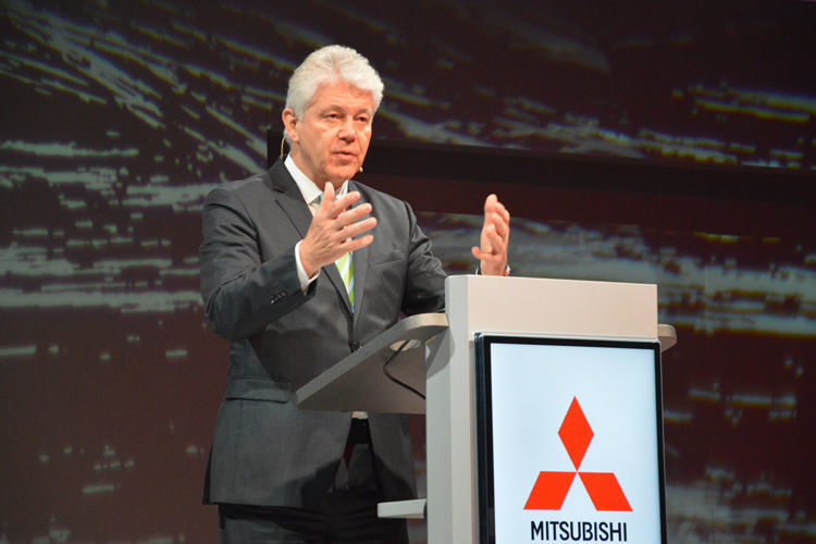 Werner H. Frey, Geschäftsführer des Importeurs MMD Automobile, erläuterte, wie sich das Geschäft 2016 bei gleichbleibendem Volumen verändern soll. (Foto: Achter)
