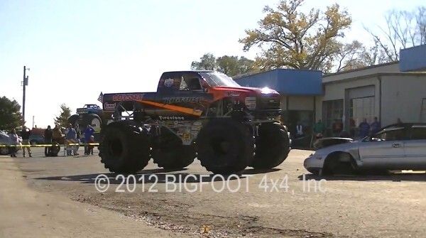 Der Bigfoot 20: der weltweit erste Monstertruck mit Elektroantrieb macht mit über 260 kW und 1100 Nm Autos umweltschonend platt (Bild: Bigfoot 4x4 Inc.)