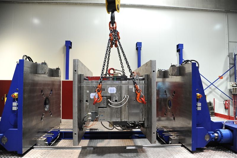 Das Werkzeug zwischen den beiden Aufnahmen der Wartungsstation. (Bild: Stäubli)