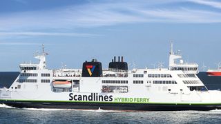 Die dänische Hybridfähre Prinsesse Benedikte verkehrt zwischen Puttgarden und Rødby. Dank der Ventilatoren von EBM-Papst werden pro Jahr zwei Millionen Kilowattstunden Energie eingespart. (Scandlines/Michael Dietz)
