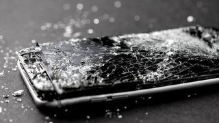 Haben Sie schon mal Ihr Handy fallen lassen? (karepa - stock.adobe.com)