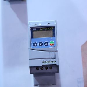 Mit dem Mini Drive CFW100 kam einer der kleinsten Frequenzumrichter der Welt auf der SPS IPC Drives 2013 groß raus.