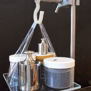 Der 3D-​gedruckte Haken hält mehrere Kilo.(Bild:  M.Hausmann/ETH/Empa)