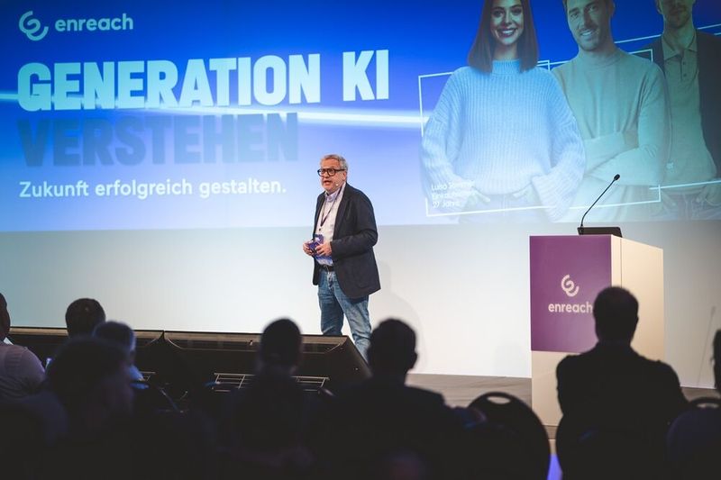 Marco Crueger (Enreach VP Sales) führte durch das Programm beim Partnertag in Essen. (Bild: JANNIS FRITSCH)