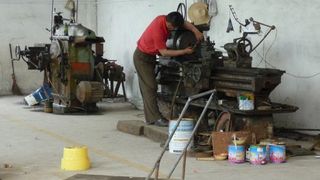 (Billig-)Werkzeugproduktion in Asien: Fräsmaschine und Drehbank von „anno Tobak“. Bild: FWI (Archiv: Vogel Business Media)