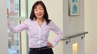 Akiko Iwasaki ist Sterling-Professorin für Immunbiologie und Molekular-, Zell- und Entwicklungsbiologie an der Universität Yale sowie Direktorin des Zentrums für Infektion und Immunität  an der Yale School of Medicine.  (Bild: Yale School of Medicine)