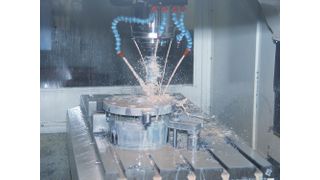 Abweichend von der Standardausrüstung wurde der Z-Verfahrweg des vertikalen Bearbeitungszentrums Leaderway MV-1300 D um 150 mm vergrößert. Bilder: Kuttkat (Archiv: Vogel Business Media)