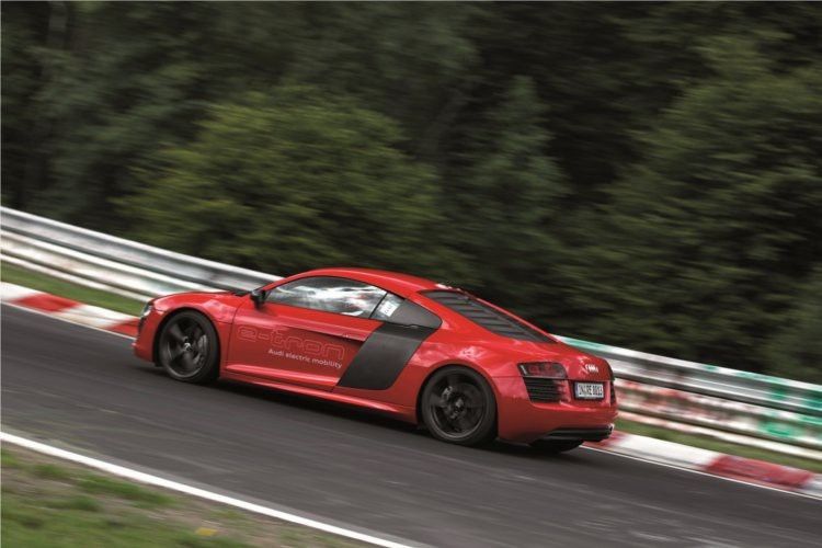 Der Spurt auf 100 km/h dauert 4,6 Sekunden – die Höchstgeschwindigkeit ist auf 200 km/h begrenzt. Als Reichweite gibt Audi 215 Kilometer an. (Audi)