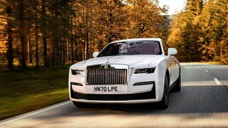 Der Ghost ist das sogenannte Einstiegsmodell in den Auto-Olymp, denn als einziger Rolls ist er für unter 300.000 Euro zu haben. (Bild: Rolls-Royce)