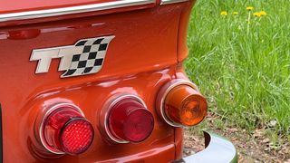 TT wie Tourist Trophy: Der NSU TT erinnert an historische Siege beim berühmt-berüchtigten Motorradrennen auf der Isle of Man, und der Audi TT an den NSU TT. (Bild: autodrom)