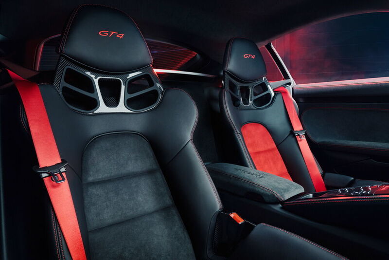 Auch im Innenraum bietet der 718 Cayman GT4 Sports Cup Edition diverse Rotakzente. (Porsche)