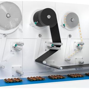Auch das können die UC-F77-Sensoren: Sie überwachen die Materialbahn auf Abriss und messen den Rollendurchmesser kontinuierlich.