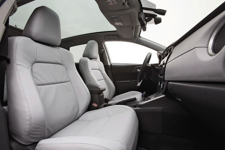 Das Raumgefühl im Innenraum ist luftig – speziell in den Versionen mit dem optionalen Panoramadach. (Foto: Toyota)