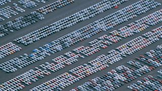Auf Halde: Automobilhersteller haben in den vergangenen Monaten zehntausende Fahrzeuge nicht fertigstellen können. Auch Zulieferer haben massive Umsatzeinbußen erlitten, weil sie  unfertige Vorprodukte nicht verkaufen konnten. (Bild: gemeinfrei)