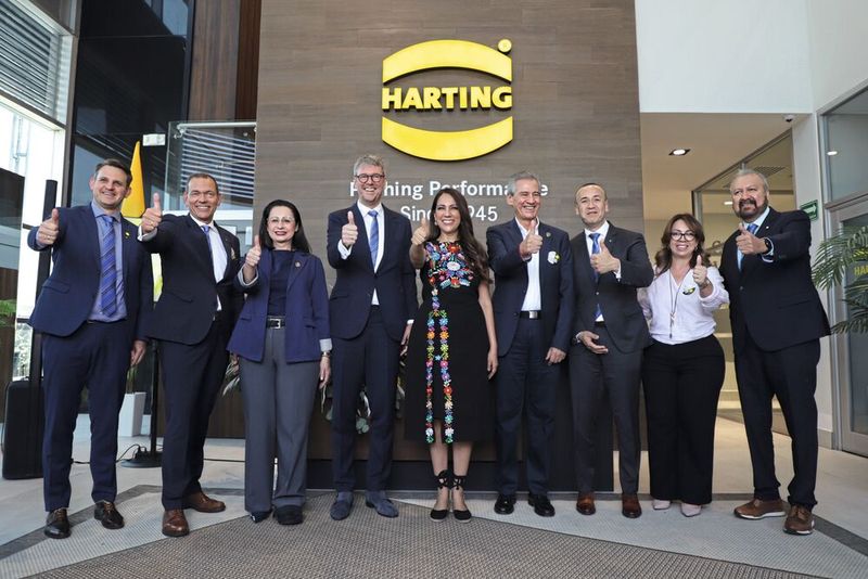 Harting-Führungskräfte und Regierungsbeamte aus dem Bundesstaat Guanajuato sowie der Stadt Siloa feiern 10 Jahre Harting in Mexiko.(Bild:  Harting)