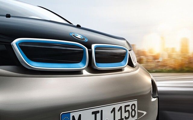 BMW i3: Der Markt für E-Fahrzeuge mit größerer Reichweite wächst. Beim BMW i3 veranschaulicht die Umsatzaufteilung zwischen batteriebetriebenen Elektrofahrzeugen und Elektrofahrzeugen mit erweiterter Reichweite lt. Frost & Sullivan eindeutig diesen Trend (BMW)